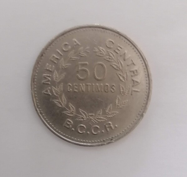 1 moneda de 50 céntimos de C.R.