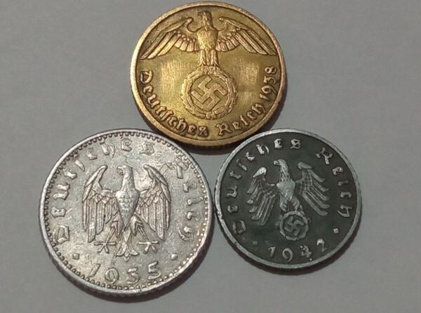 Lote de tres monedas del Tercer Reich