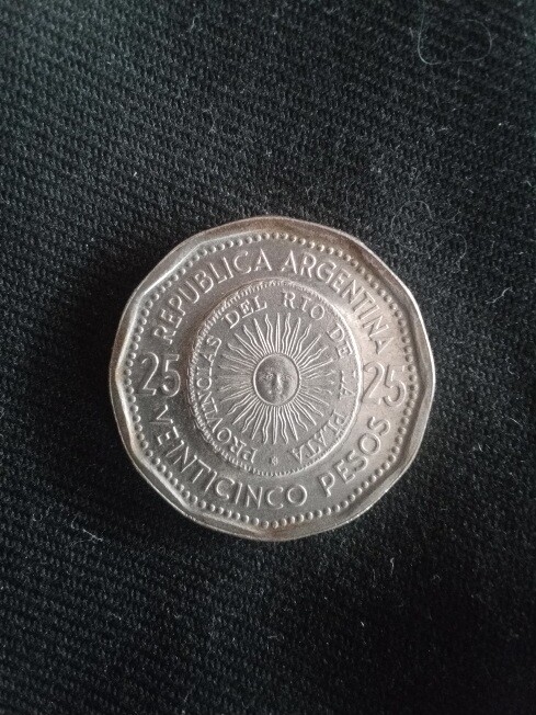 Primer moneda patria 25 pesos 1966 Argentina