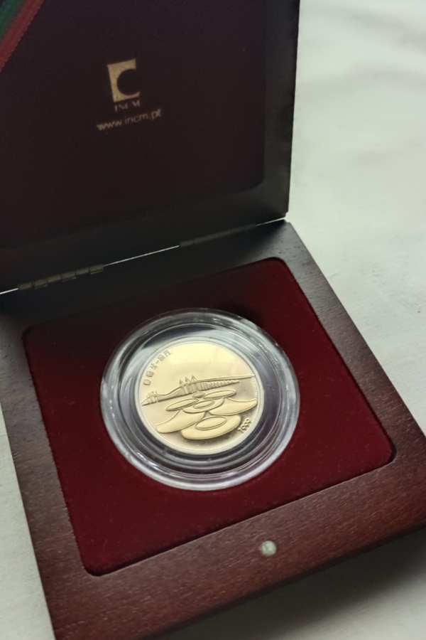 500 escudos oro y plata devolución de Macao a China