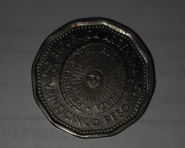 primer moneda patria de 25 pesos año 1965