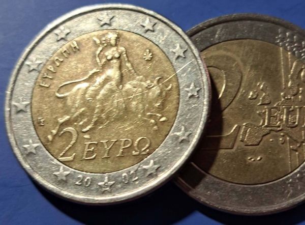 Vendo moneda de 2 € de Grecia 2002 con la letra S en la estrella. Con defectos de acuñación.