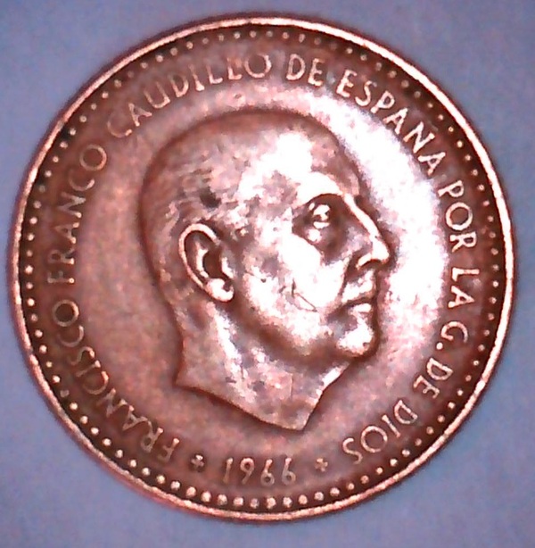Una peseta de Franco del año 1966 con estrella 19*74