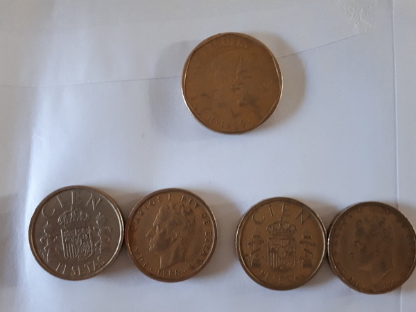 5 monedas de pesetas de 100 y 500