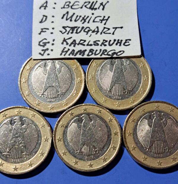 Vendo lote de 5 monedas de 1 € de Alemania 2002, cada una con su ceca (las cinco letras).