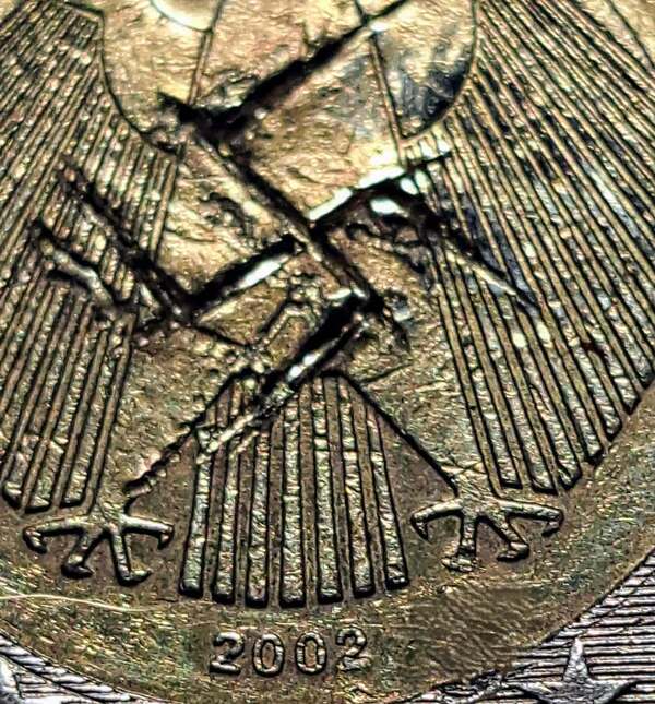 Vendo moneda de Alemania 2002 de2€ con defectos visibles en las fotos y detallados en la descripción