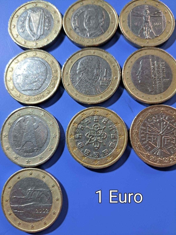 ●●●Vendo lote de 10 monedas de varios paises de 1€ de los primeros años de vida de euro ( ver fotos).