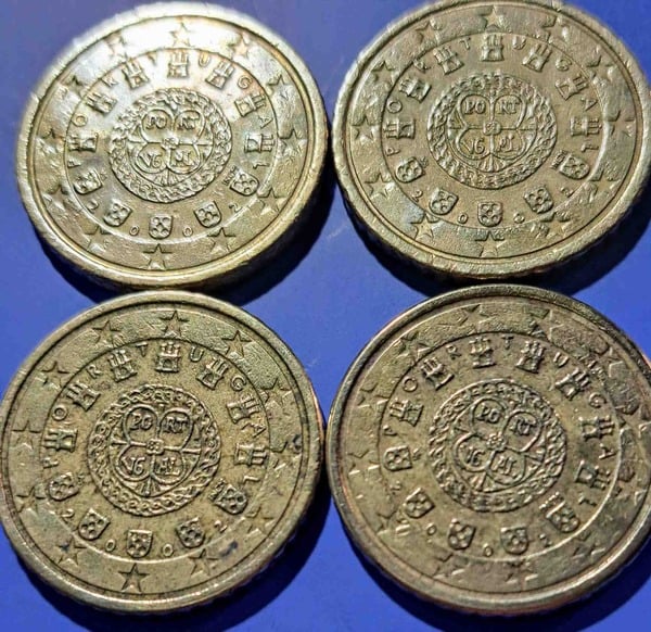 ☆ Vendo lote de 4 monedas (higienizadas) de Portugal del año 2002.