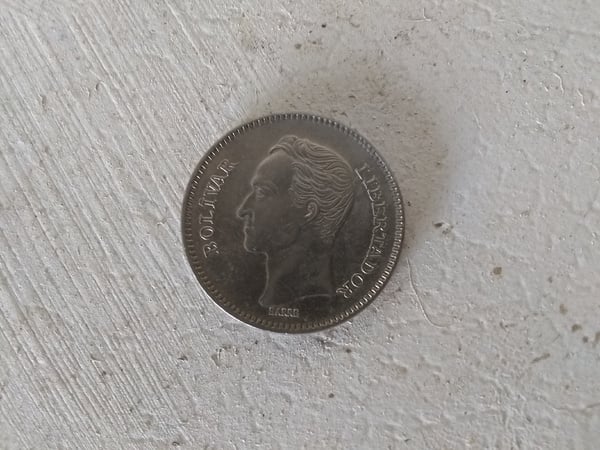 5 bolívares