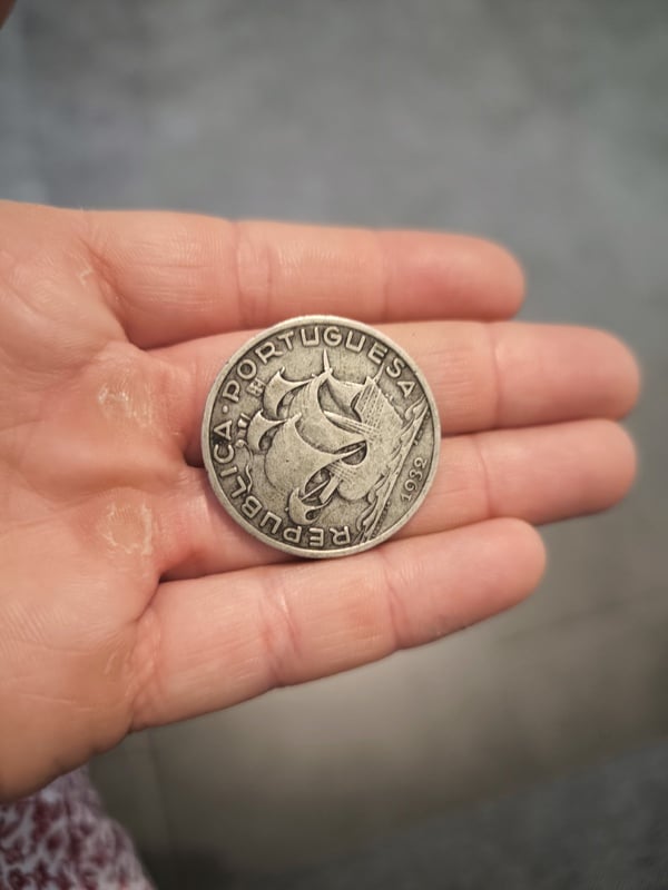 10 escudos