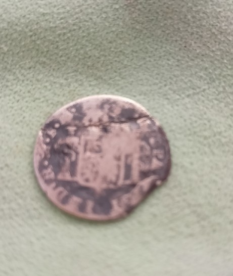 Photo 1 Unidentified coin: Moneda pequeña